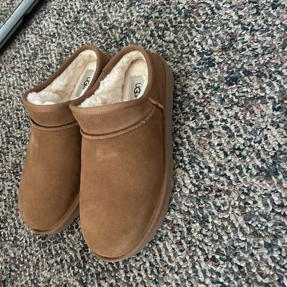 UGG Shoes - UGG Women's Tan Suede Ankle Booties